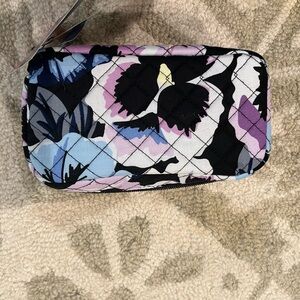 NWT Vera Bradley essential oil case
